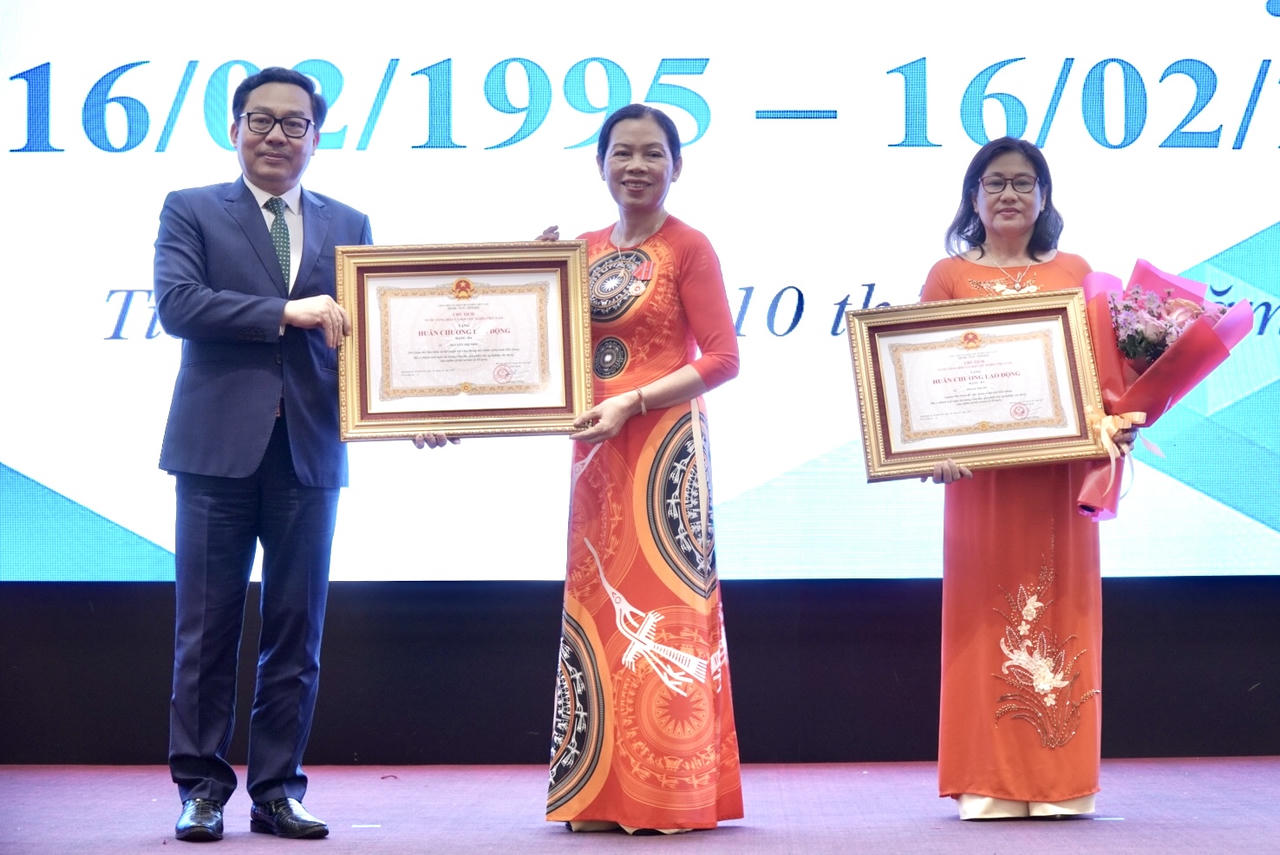 BHXH Tiền Giang: Hai cá nhân được nhận Huân chương Lao động hạng Ba