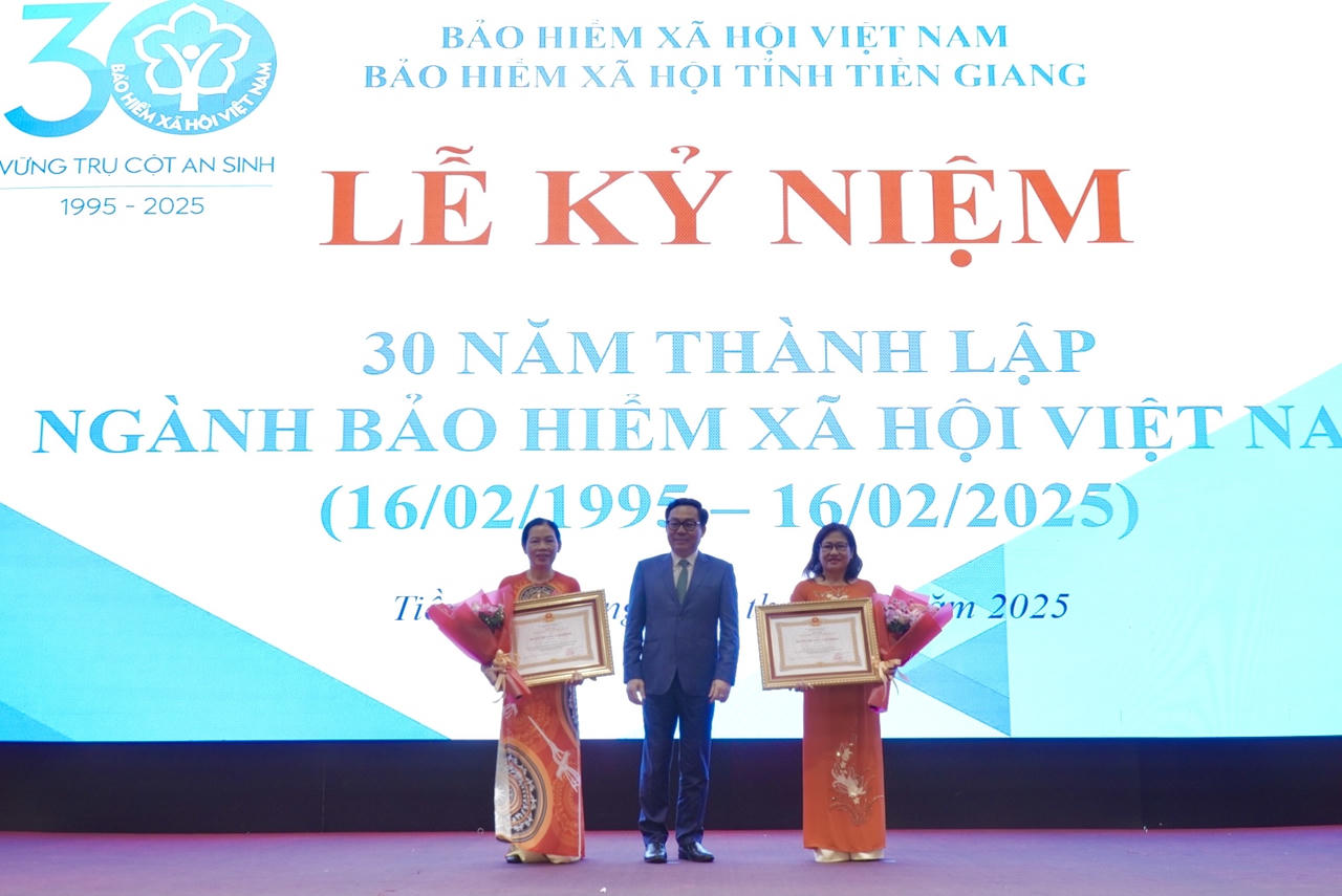 BHXH Tiền Giang: Hai cá nhân được nhận Huân chương Lao động hạng Ba