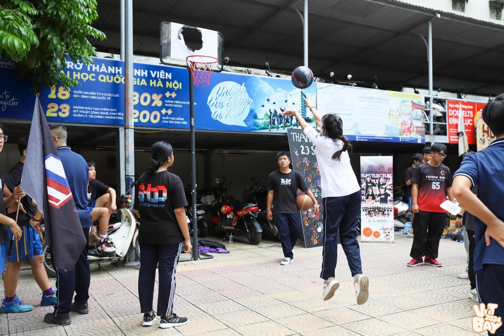 ‘’Vút bay” chào đón học sinh lớp 10 trường THPT Thăng Long