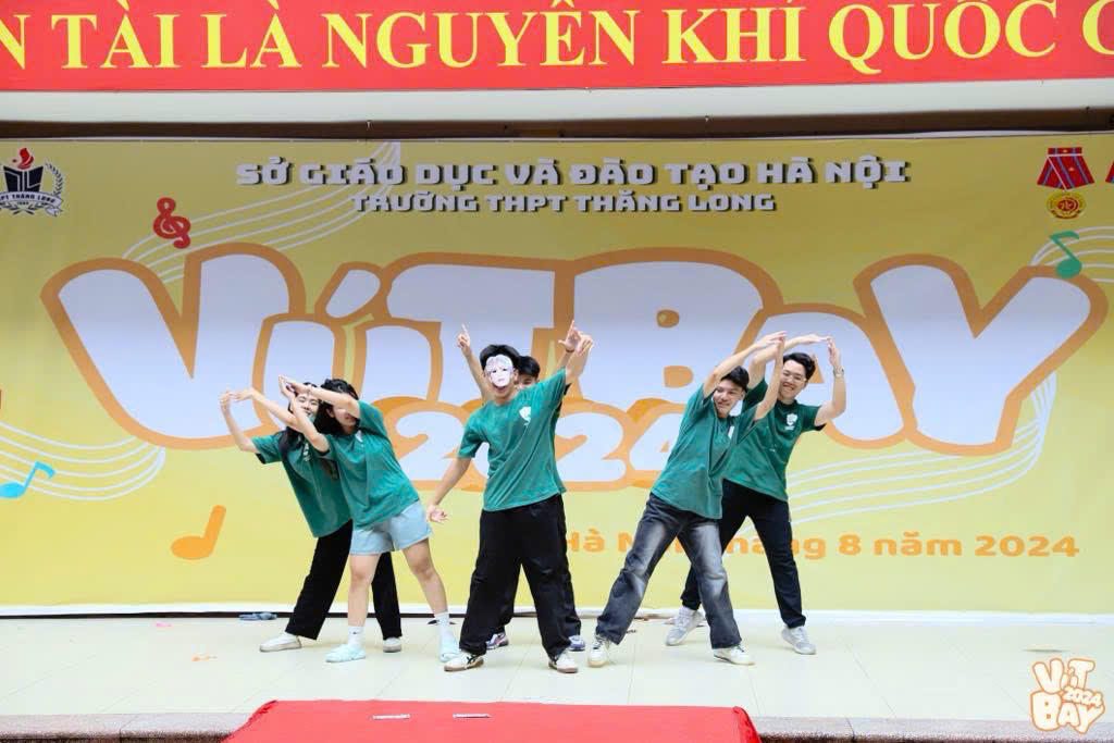 ‘’Vút bay” chào đón học sinh lớp 10 trường THPT Thăng Long