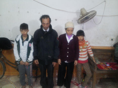 Con dâu “cắm nhà mượn” đẩy ông lão cùng các cháu ra đường