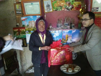 Những tấm lòng hảo tâm “gõ cửa” từng nhà sưởi ấm tết vùng cao