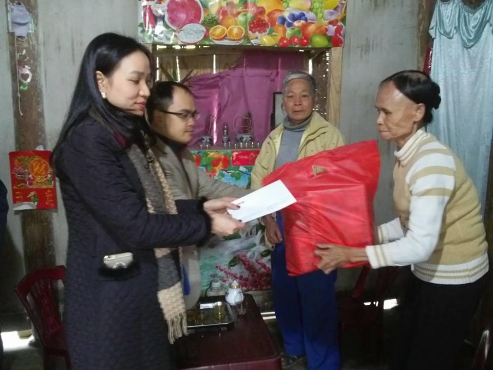 Những tấm lòng hảo tâm “gõ cửa” từng nhà sưởi ấm tết vùng cao