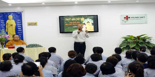 Nghệ sĩ Hán Văn Tình lạc quan quay trở lại Bệnh viện Ung bướu Hưng Việt