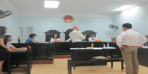 “Rợn người” xem sản phẩm Coca được mở dễ dàng, bỏ dị vật ngay tại tòa