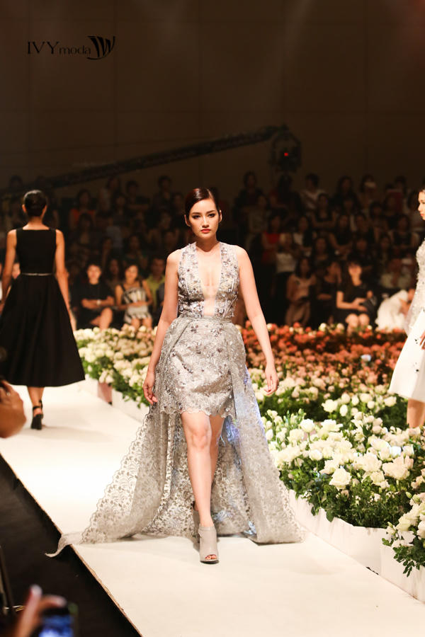 Siêu mẫu Hoàng Yến nói dối người hâm mộ?