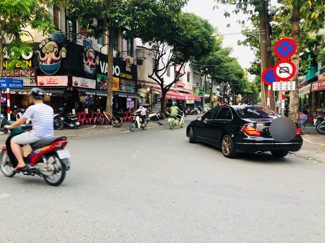 Phớt lờ biển báo, nhiều tài xế ô tô thản nhiên đi vào đường cấm ở Cần Thơ