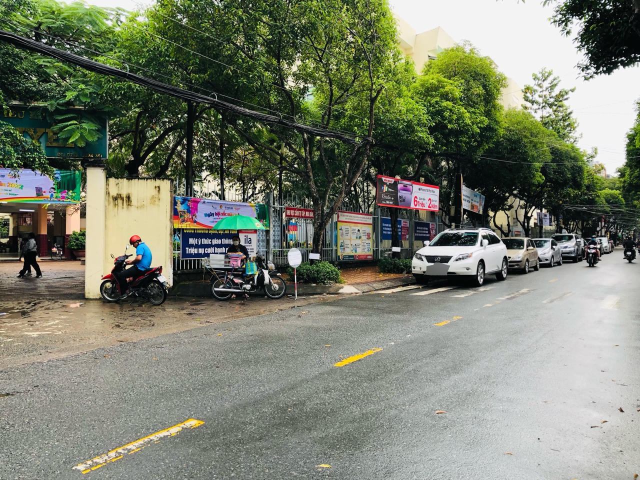 Phớt lờ biển báo, nhiều tài xế ô tô thản nhiên đi vào đường cấm ở Cần Thơ