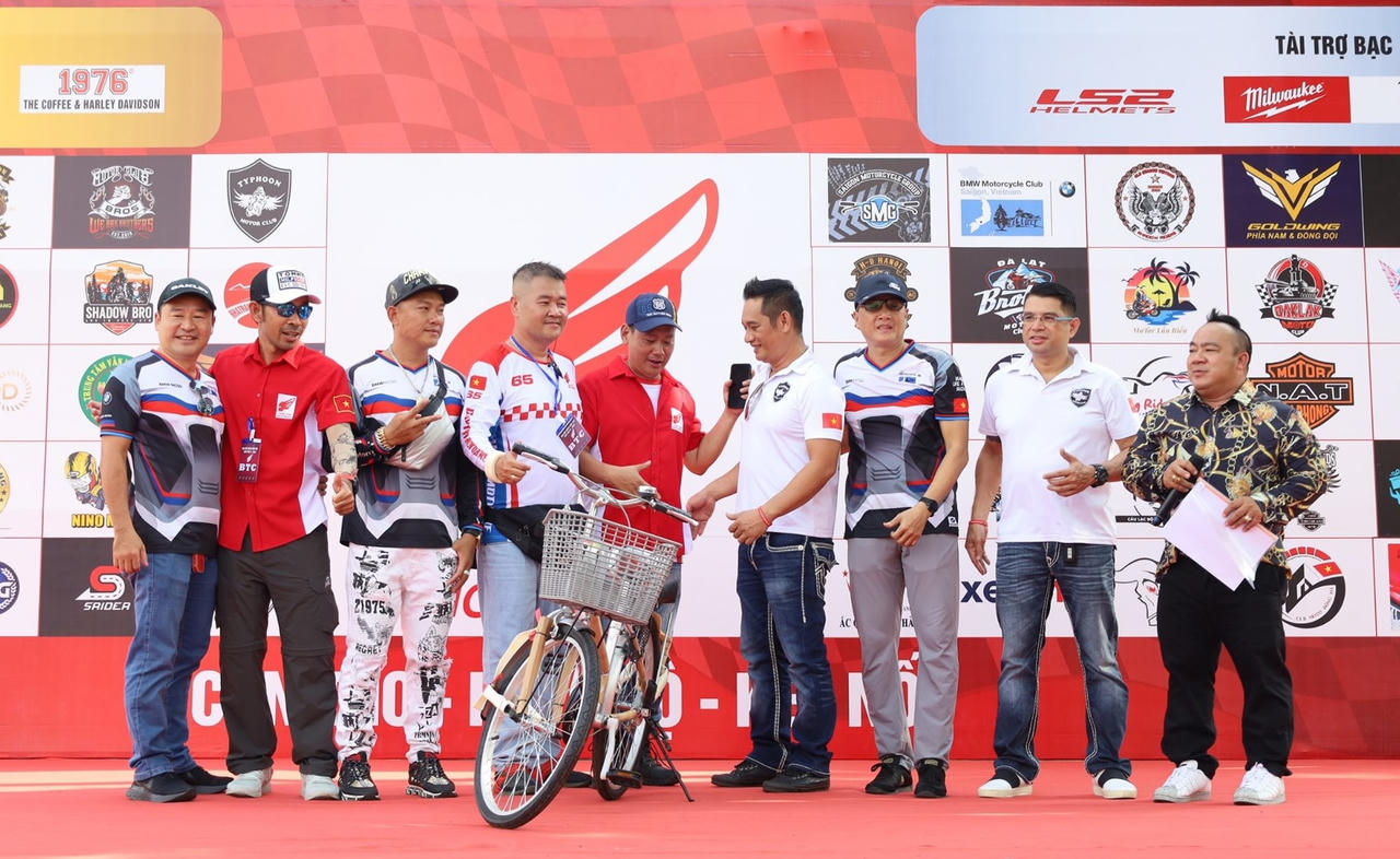 Mãn nhãn trước dàn “quái thú” siêu khủng tại đại hội moto lớn nhất miền Tây