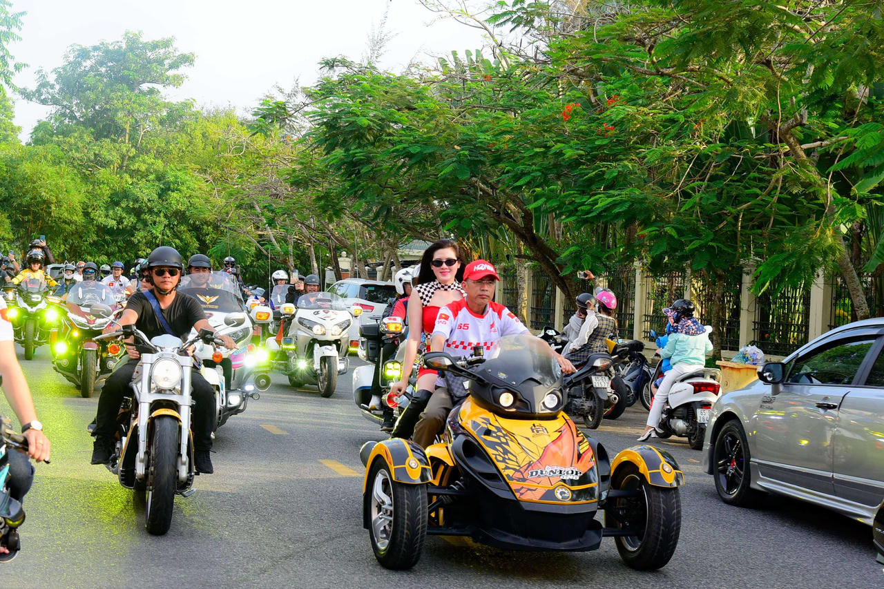 Mãn nhãn trước dàn “quái thú” siêu khủng tại đại hội moto lớn nhất miền Tây