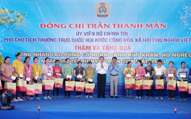 Phó Chủ tịch Thường trực Quốc hội thăm, tặng quà Tết tại Bạc Liêu và Sóc Trăng