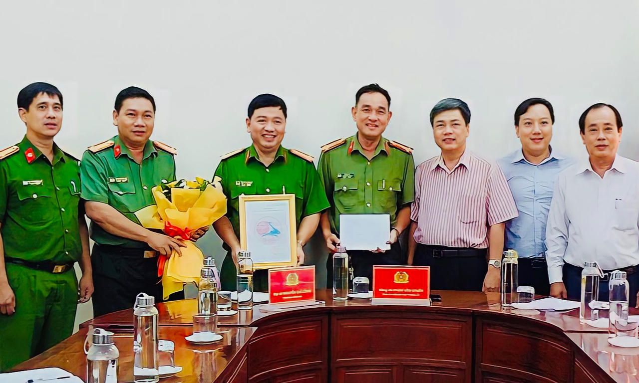 Thưởng ‘nóng’ cho tập thể Công an TP Sa Đéc vì có thành tích phá án xuất sắc