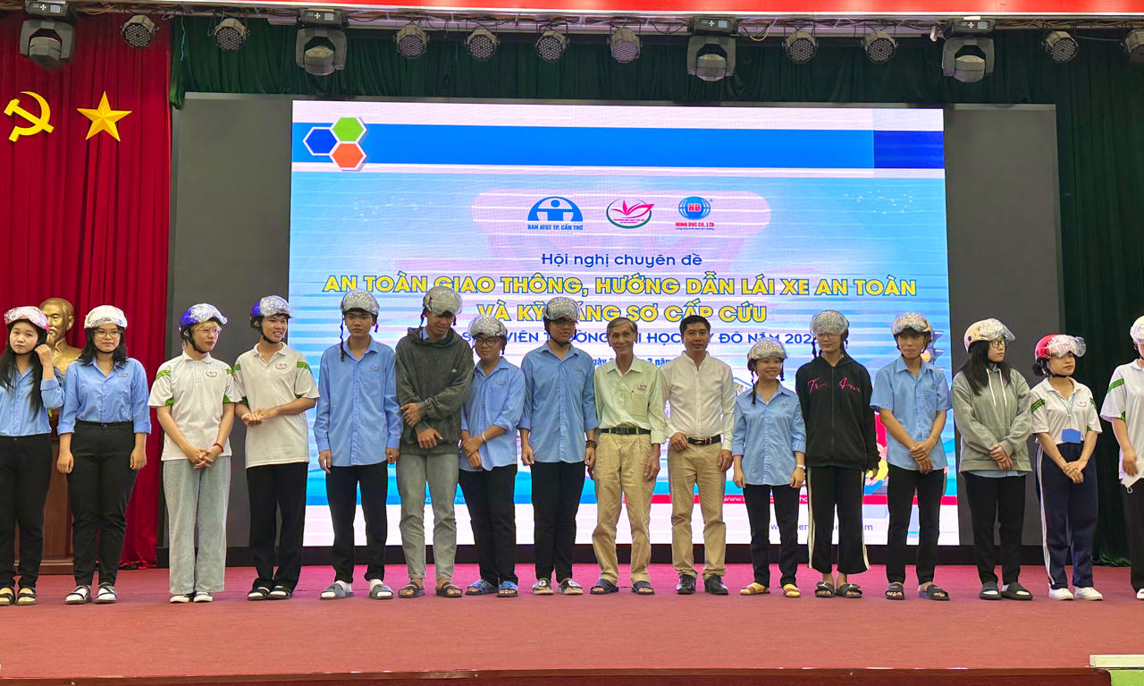 Cần Thơ: Đẩy mạnh công tác tuyên truyền, nâng cao nhận thức ATGT cho sinh viên