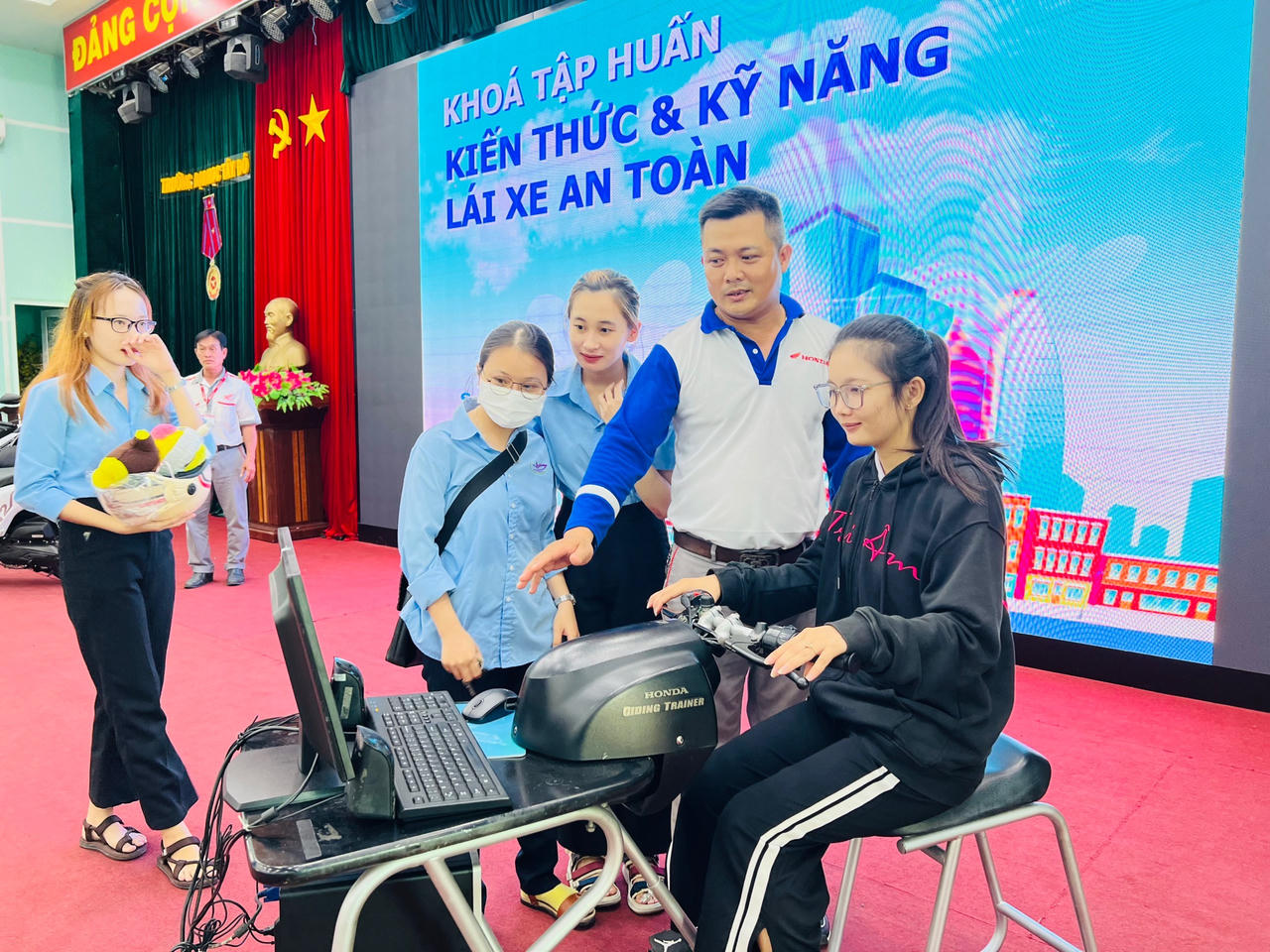 Cần Thơ: Đẩy mạnh công tác tuyên truyền, nâng cao nhận thức ATGT cho sinh viên