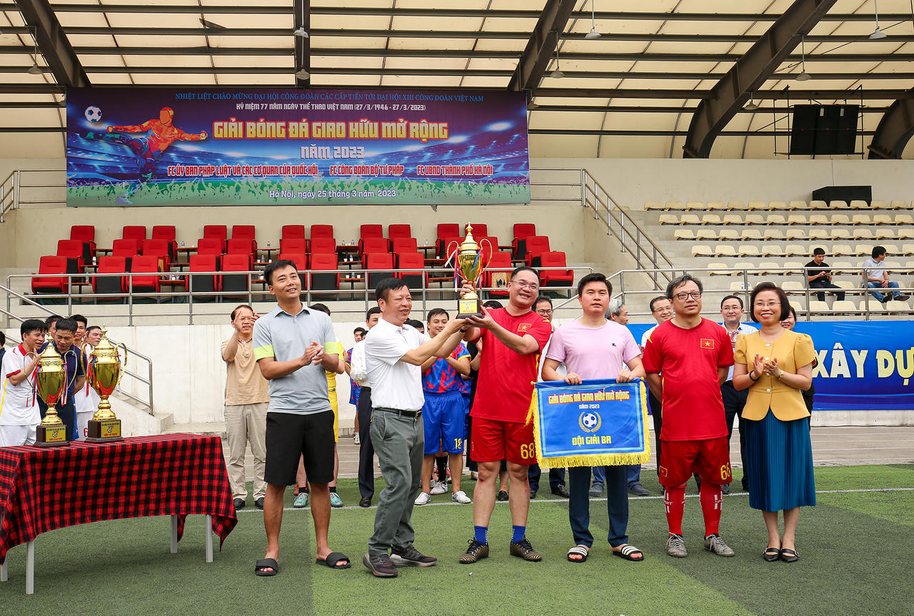 Đội Công đoàn Bộ Tư pháp vô địch giải bóng đá giao hữu mở rộng năm 2023