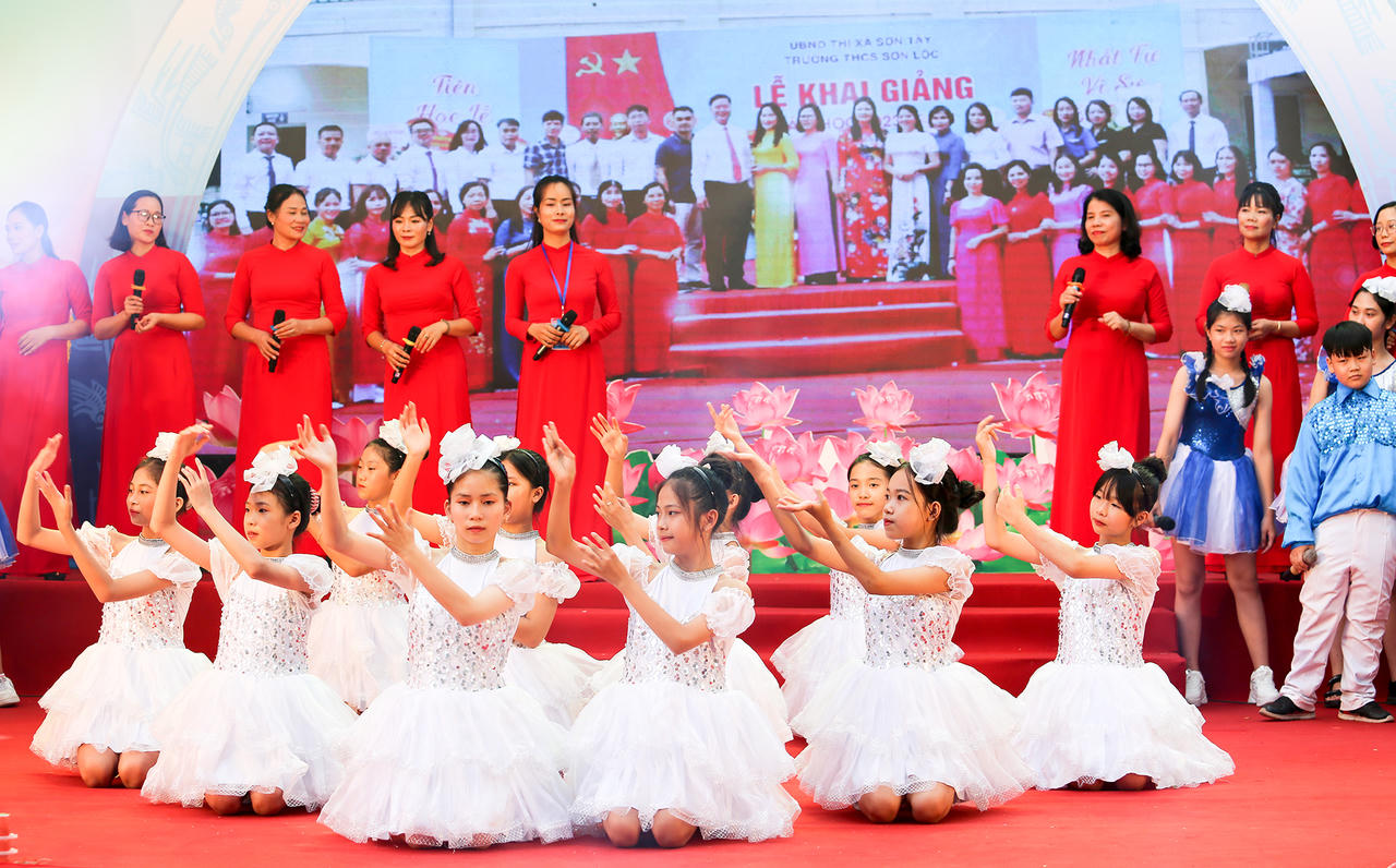 THCS Sơn Lộc (Sơn Tây) tưng bừng mừng tuổi 30