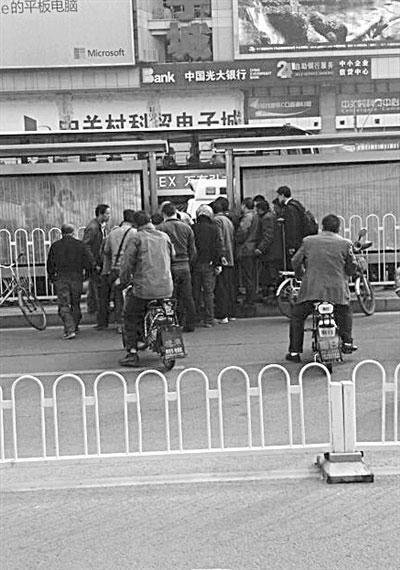  Bị kẹt cổ đến chết não mà không ai cứu