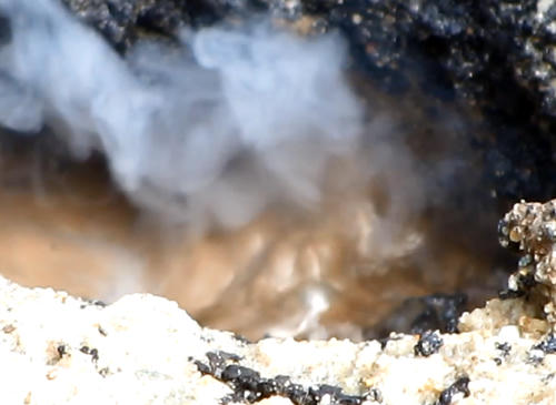 "Hố tử thần" phun lửa tại TP HCM