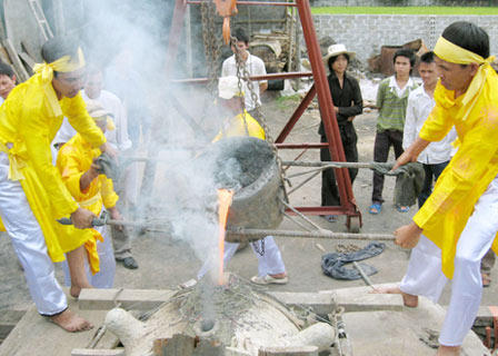 Vũng Chùa đông khách viếng Đại tướng, nghệ nhân đúc linh khí dâng Người