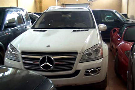 Bắt loạt ô tô sang tái xuất từ Việt Nam qua... cống thoát nước