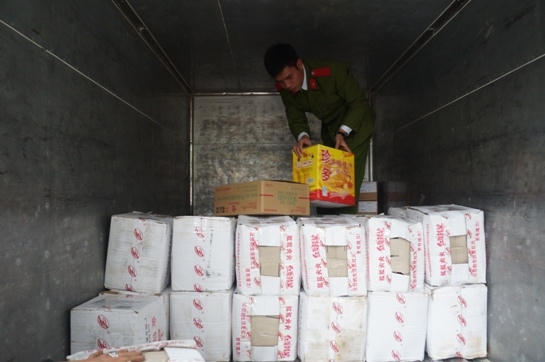 "Nước phở" Trung Quốc cô đặc "đổ" vào đường Lê Văn Lương kéo dài