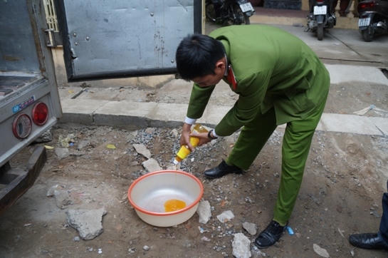 "Nước phở" Trung Quốc cô đặc "đổ" vào đường Lê Văn Lương kéo dài