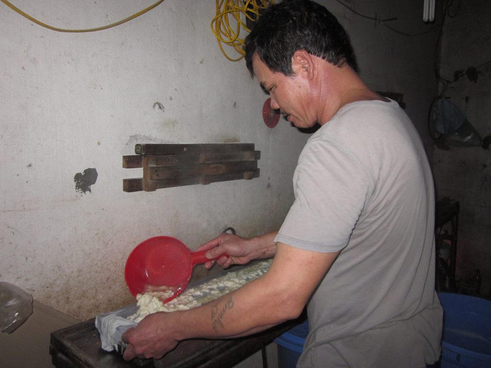 Cả làng sống nhờ nghề đậu đêm