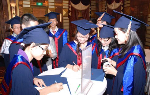 Nỗi lòng của những công nhân mang bằng cử nhân