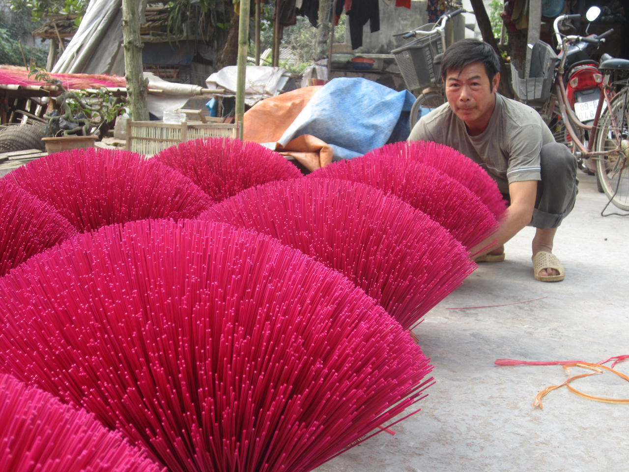 Làng hương hối hả vào mùa tết