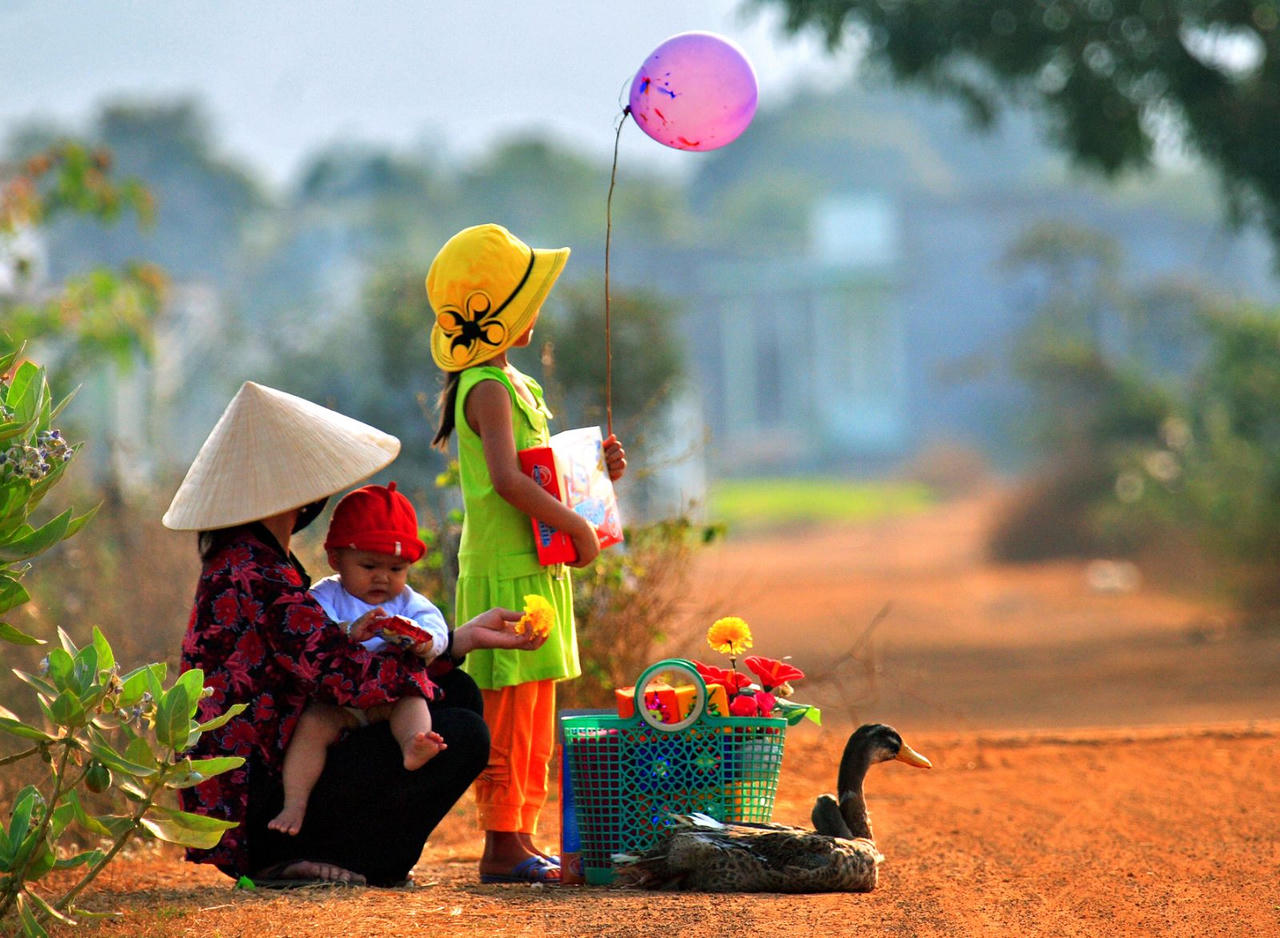 Tranh luận "nảy lửa" chuyện có nên về quê ăn tết