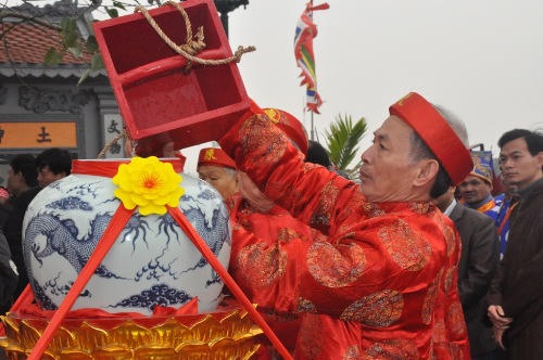 Rước nước, tế cá tại lễ hội Đền Trần 