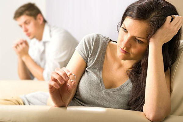 Chồng quái gở, thích "sưu tầm máy bay bà già"