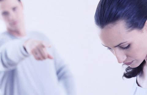 Chồng ghen với đồng nghiệp nam trẻ tuổi