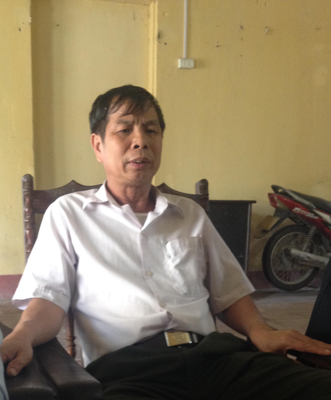 Bị ngăn cản yêu đương, nữ sinh nhảy sông Hồng tự vẫn