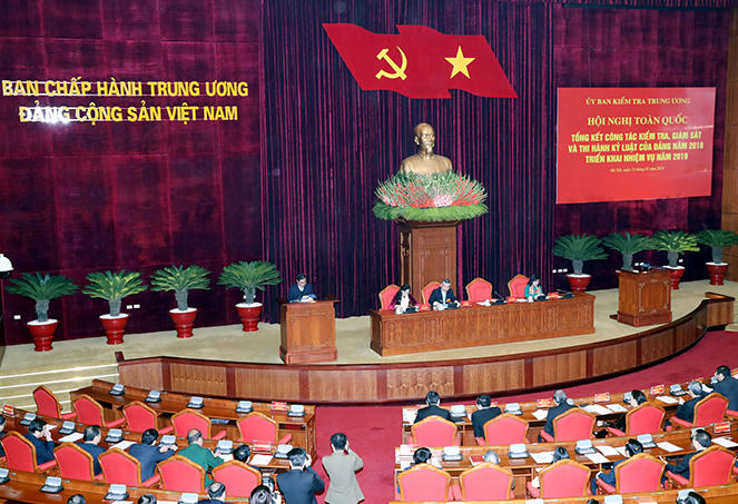 Phải tăng cường giám sát việc sử dụng quyền lực của cán bộ lãnh đạo