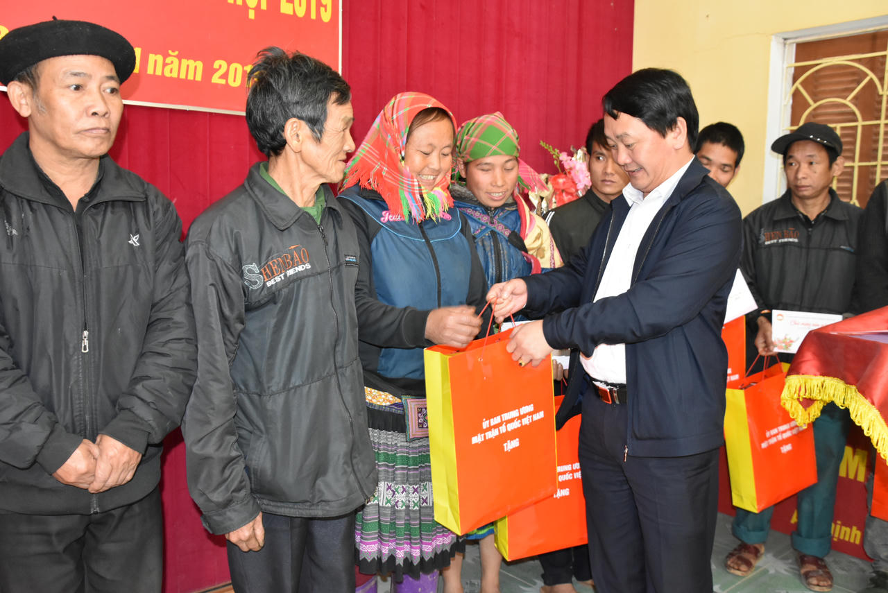 Giải quyết những vấn đề xã hội bức xúc trên cơ sở tin dân và tôn trọng dân