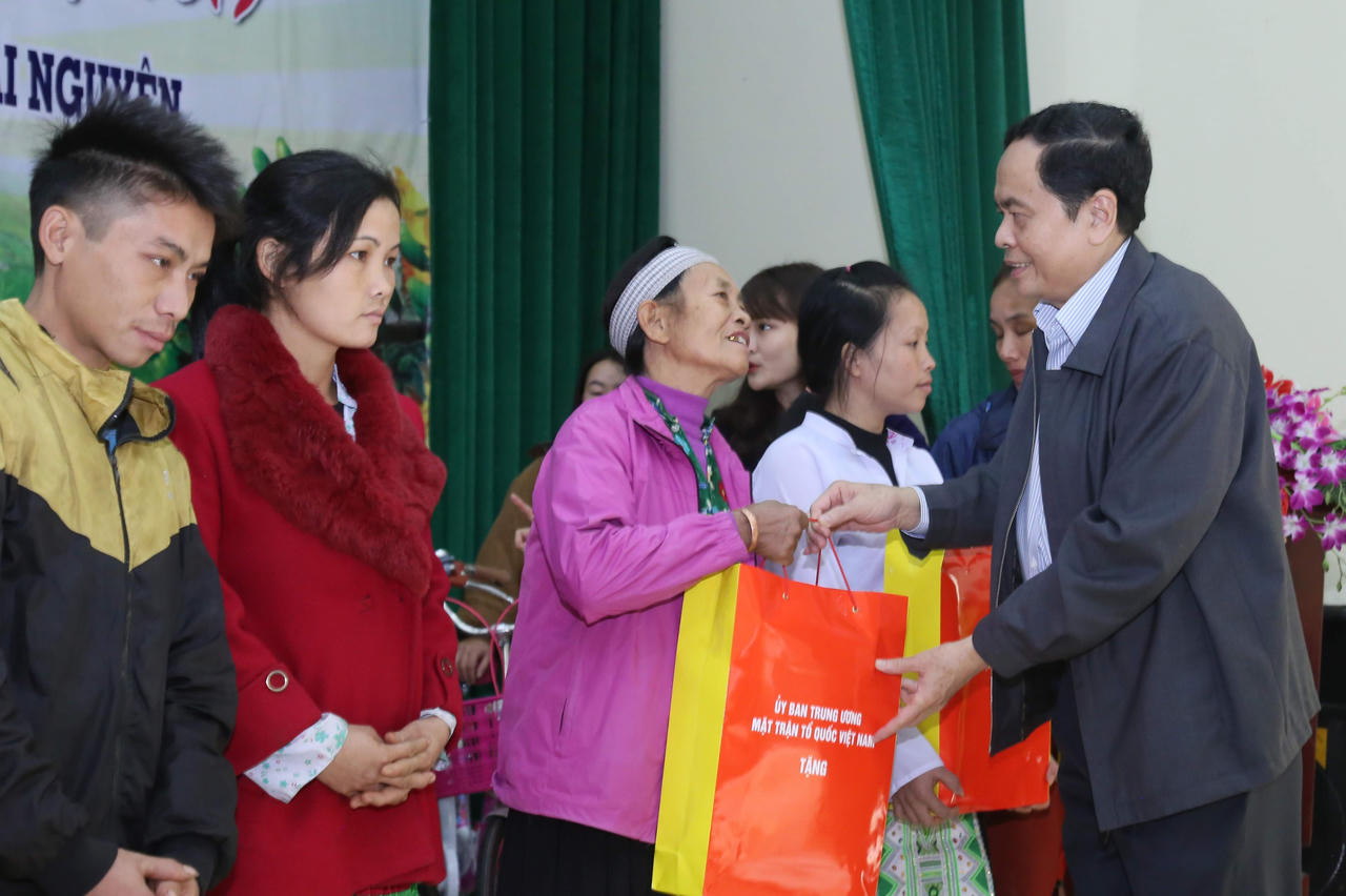 Giải quyết những vấn đề xã hội bức xúc trên cơ sở tin dân và tôn trọng dân