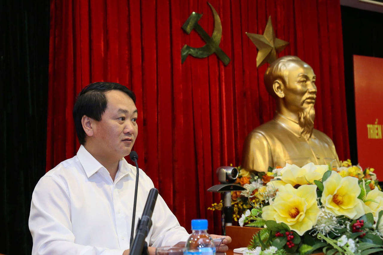 Bố trí, điều động cán bộ phải là những người có đức, có tài