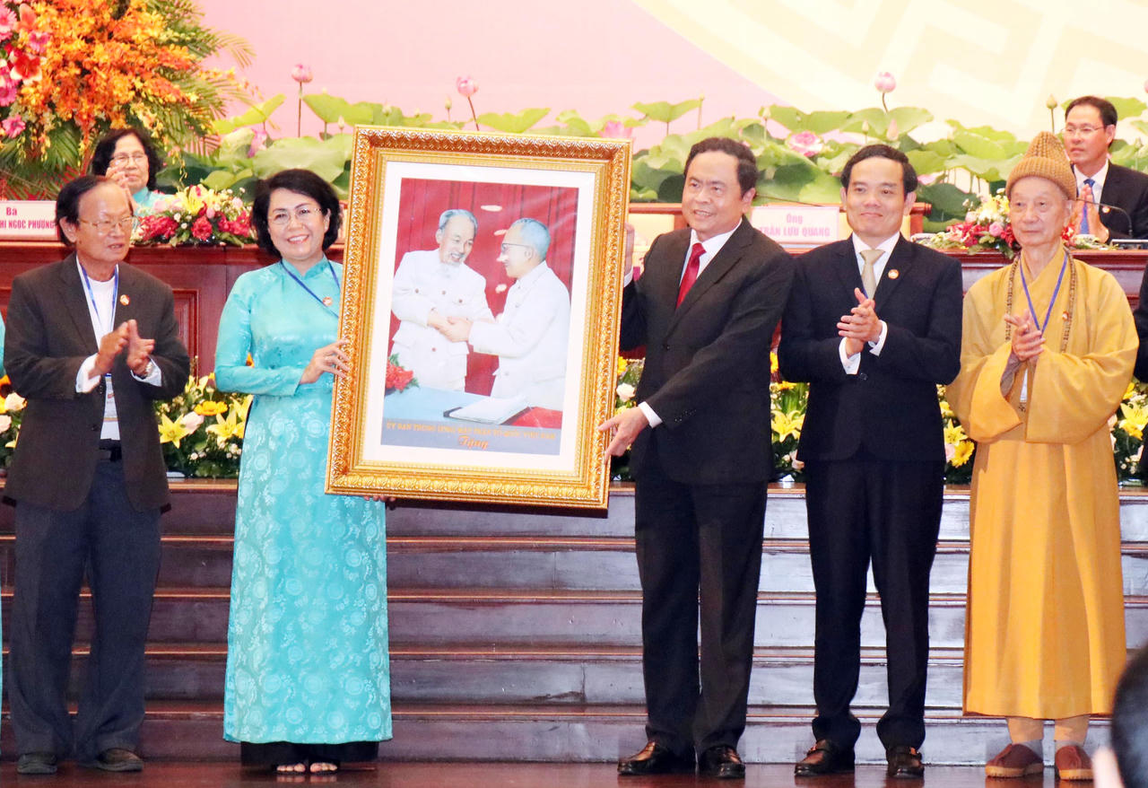 Chọn những vấn đề cấp bách để giám sát và phản biện