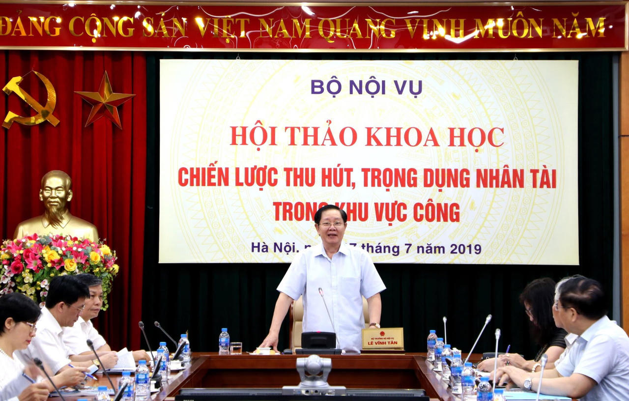 'Thu hút nhân tài không phải để sai vặt!'