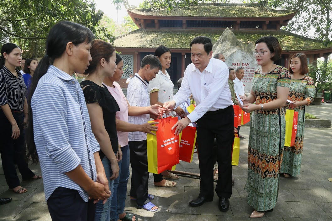 Người Mặt trận nơi thủ đô gió ngàn