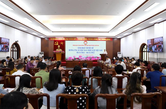 Cán bộ, đảng viên phải là những người gương mẫu nhất trong thực hành và tuân thủ pháp luật