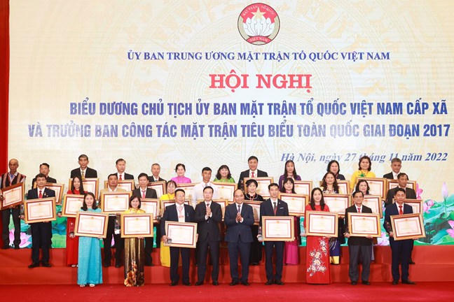 Hy sinh lợi ích cá nhân để “cùng đi, cùng ở, cùng làm” với nhân dân