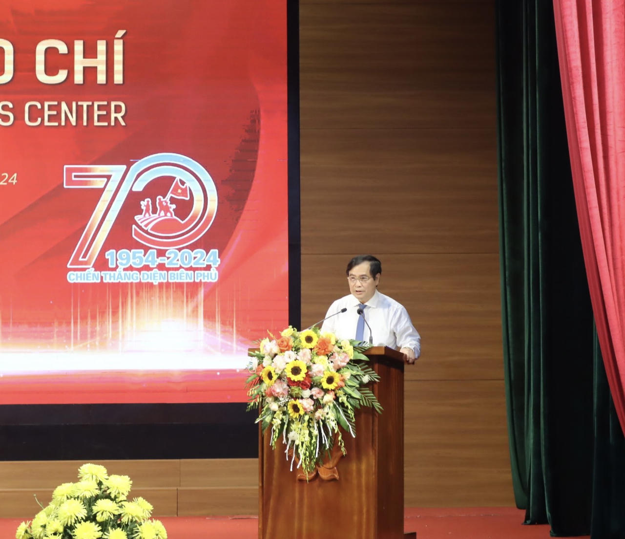 Phát hành đặc biệt bộ tem Kỷ niệm 70 năm chiến thắng Điện Biên Phủ: Những câu chuyện xúc động bằng hình ảnh