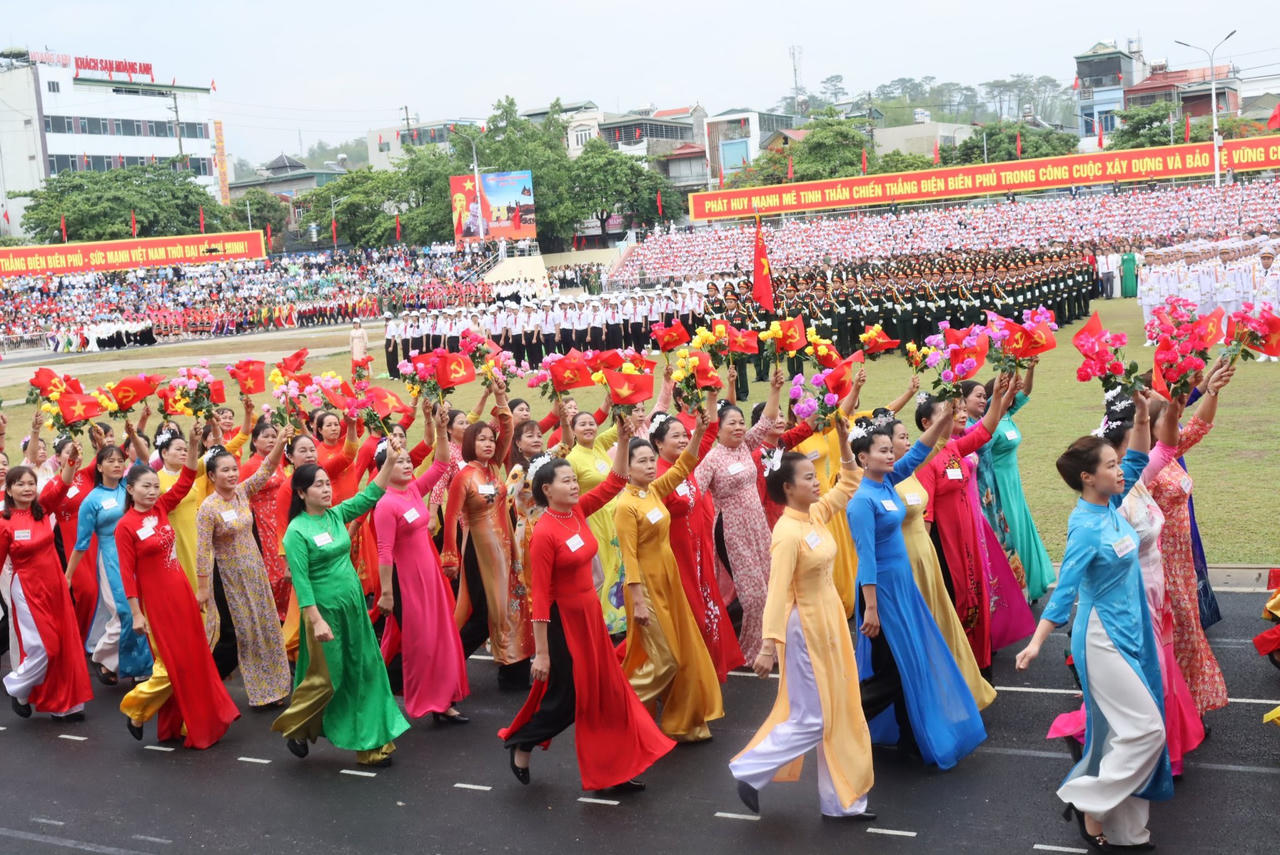 Xúc động, tự hào Lễ diễu binh, diễu hành Kỷ niệm 70 năm Chiến thắng Điện Biên Phủ