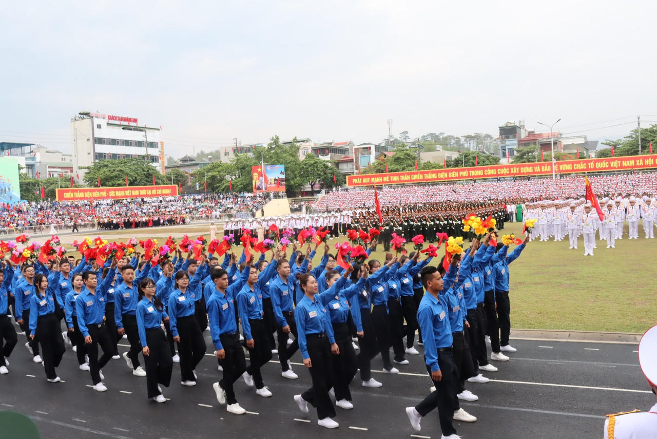 Xúc động, tự hào Lễ diễu binh, diễu hành Kỷ niệm 70 năm Chiến thắng Điện Biên Phủ