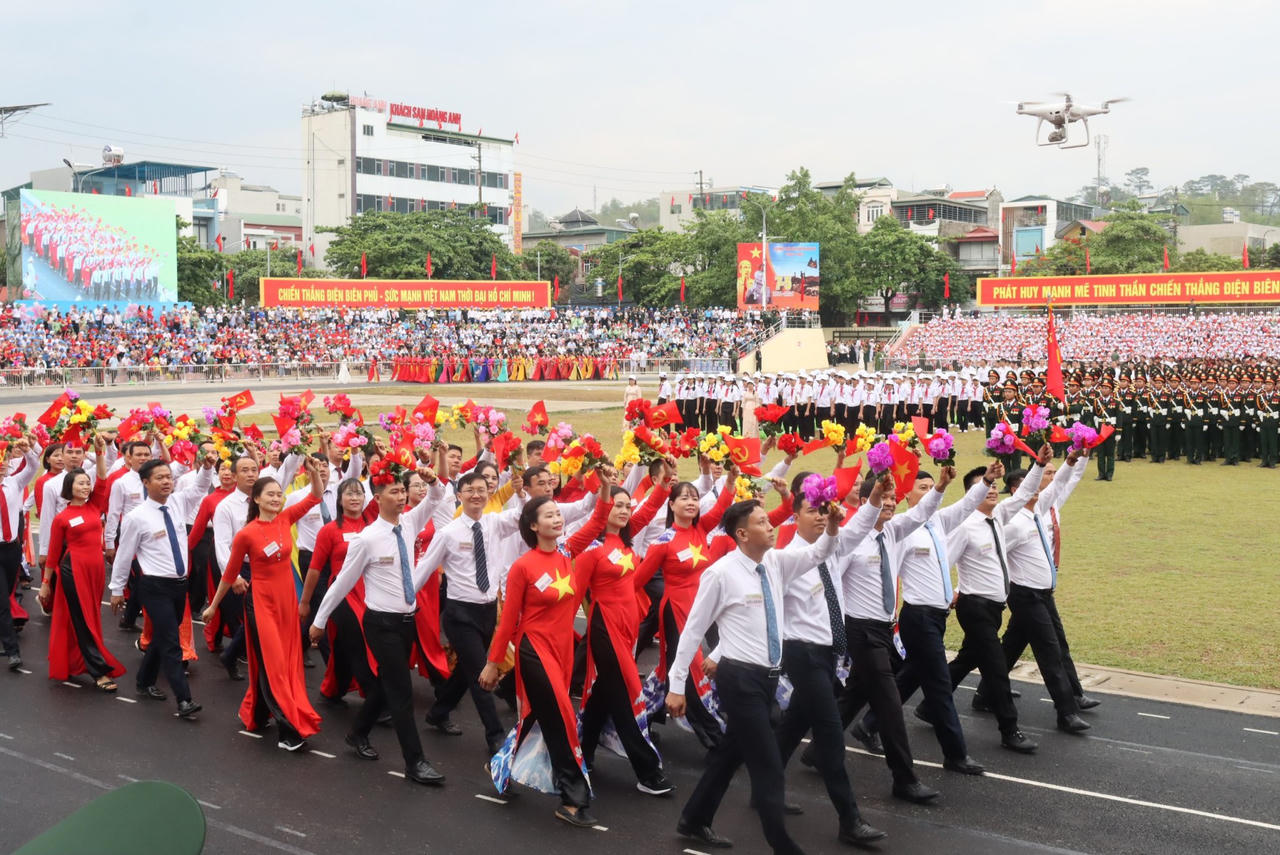 Xúc động, tự hào Lễ diễu binh, diễu hành Kỷ niệm 70 năm Chiến thắng Điện Biên Phủ