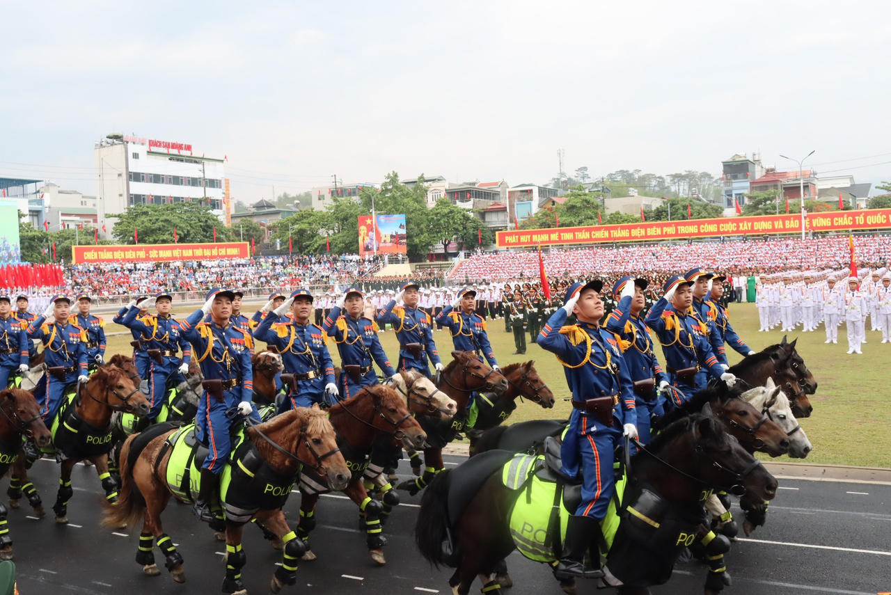 Xúc động, tự hào Lễ diễu binh, diễu hành Kỷ niệm 70 năm Chiến thắng Điện Biên Phủ
