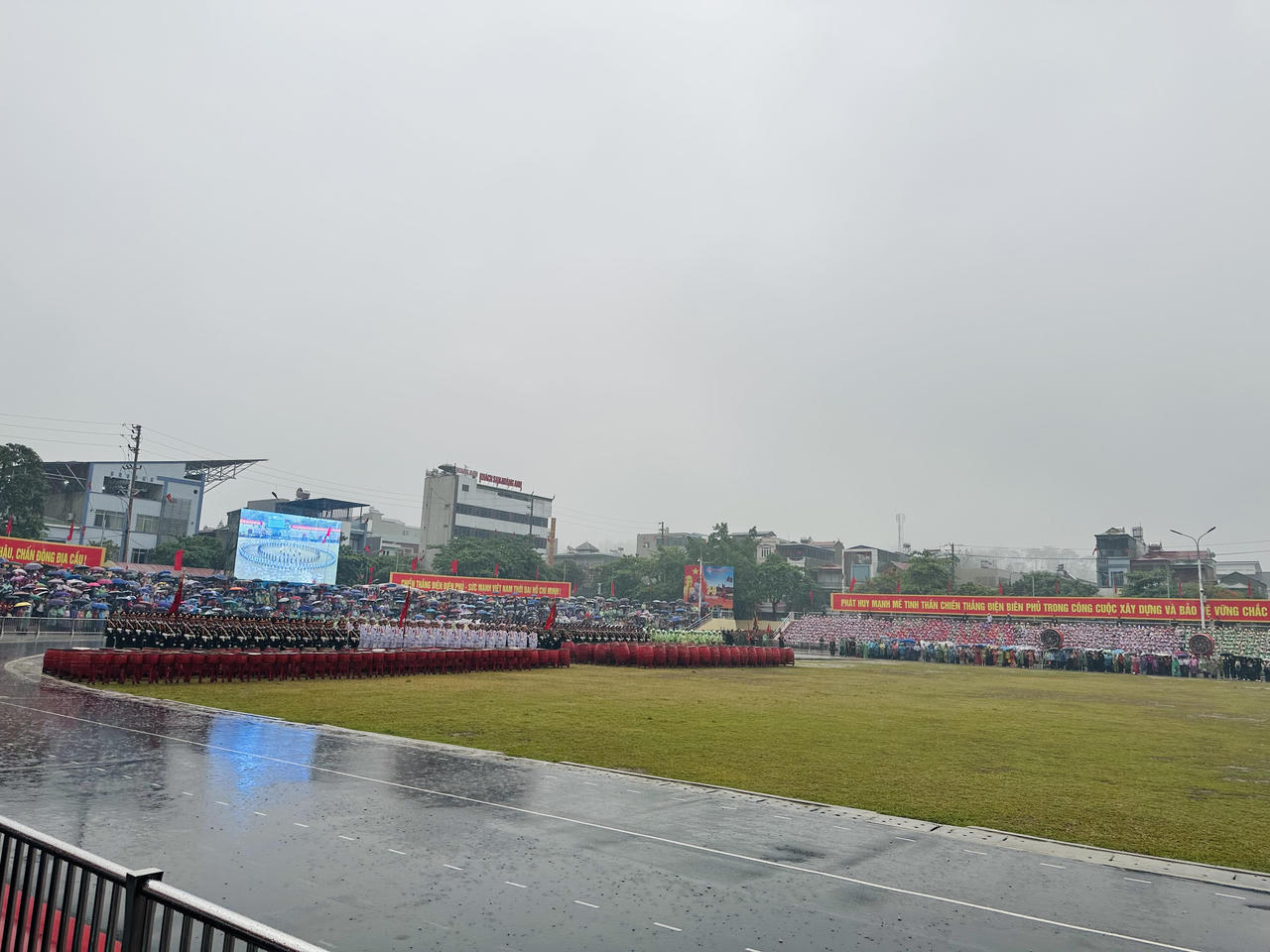 Xúc động, tự hào Lễ diễu binh, diễu hành Kỷ niệm 70 năm Chiến thắng Điện Biên Phủ