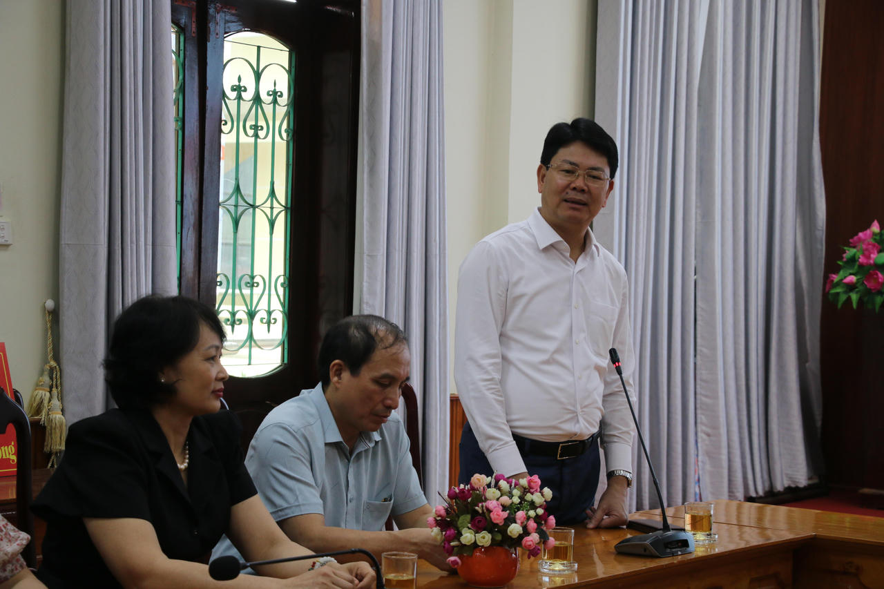 Bộ Tư pháp trao 250 triệu đồng ủng hộ xây nhà Đại đoàn kết tại Điện Biên